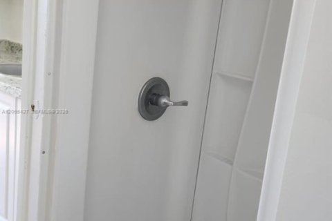 Commercial property in Miami, Florida 1 bedroom, 165.55 sq.m. № 2172097 - photo 9
