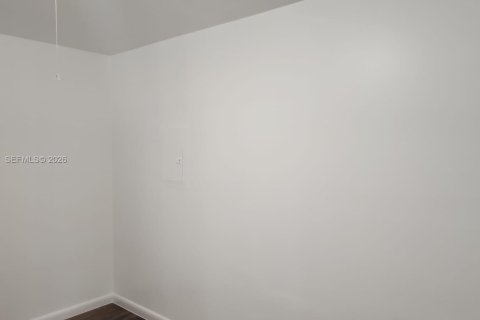 Commercial property in Miami, Florida 1 bedroom, 165.55 sq.m. № 2172097 - photo 11