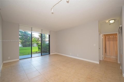 Condo in Aventura, Florida, 2 bedrooms  № 1711044 - photo 12