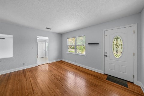 House in Tampa, Florida 4 bedrooms, 162.67 sq.m. № 2098145 - photo 8