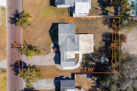 House in Tampa, Florida 4 bedrooms, 162.67 sq.m. № 2098145 - photo 6