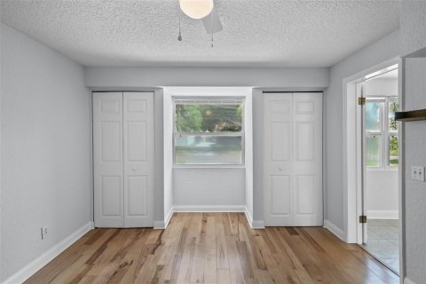 House in Tampa, Florida 4 bedrooms, 162.67 sq.m. № 2098145 - photo 24