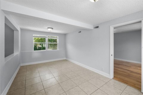 House in Tampa, Florida 4 bedrooms, 162.67 sq.m. № 2098145 - photo 17