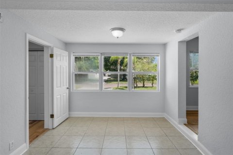 House in Tampa, Florida 4 bedrooms, 162.67 sq.m. № 2098145 - photo 20