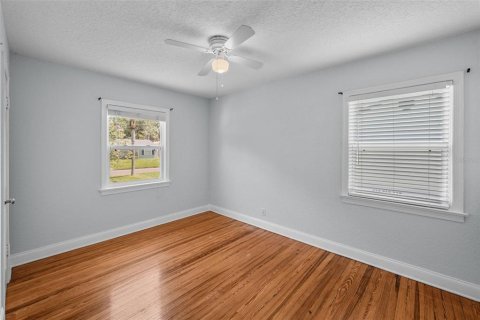 House in Tampa, Florida 4 bedrooms, 162.67 sq.m. № 2098145 - photo 30
