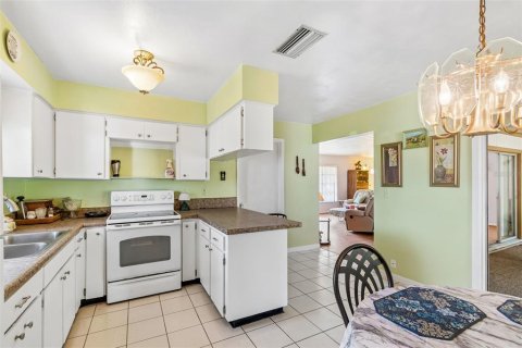 Villa ou maison à vendre à Spring Hill, Floride: 4 chambres, 166.85 m2 № 2138734 - photo 8