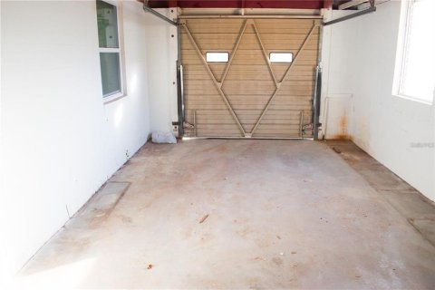 House in New Port Richey, Florida 3 bedrooms, 102.19 sq.m. № 2388195 - photo 11