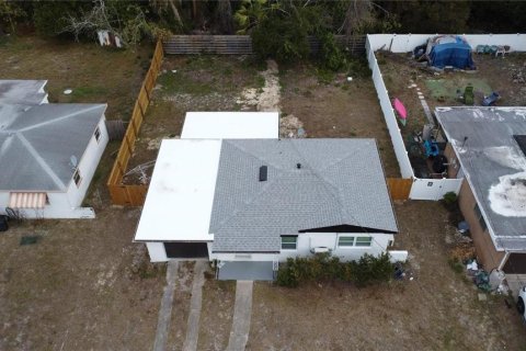 House in New Port Richey, Florida 3 bedrooms, 102.19 sq.m. № 2388195 - photo 2