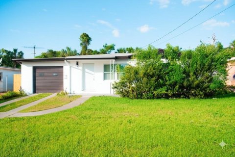 House in New Port Richey, Florida 3 bedrooms, 102.19 sq.m. № 2388195