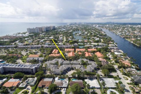 Townhouse in Lauderdale-by-the-Sea, Florida 2 bedrooms, 151.43 sq.m. № 2177921