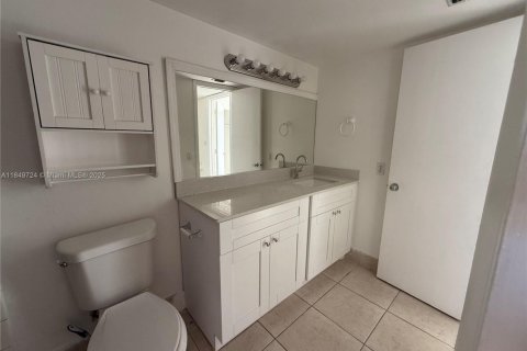 Condo in Miami, Florida, 2 bedrooms  № 2013465 - photo 7