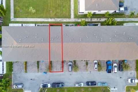 Townhouse in Florida City, Florida 3 bedrooms, 131.74 sq.m. № 1860211 - photo 22
