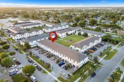 Townhouse in Florida City, Florida 3 bedrooms, 131.74 sq.m. № 1860211 - photo 24