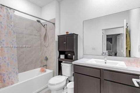 Townhouse in Florida City, Florida 3 bedrooms, 131.74 sq.m. № 1860211 - photo 19