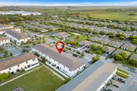 Townhouse in Florida City, Florida 3 bedrooms, 131.74 sq.m. № 1860211 - photo 25