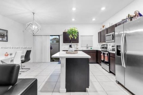 Townhouse in Florida City, Florida 3 bedrooms, 131.74 sq.m. № 1860211 - photo 5