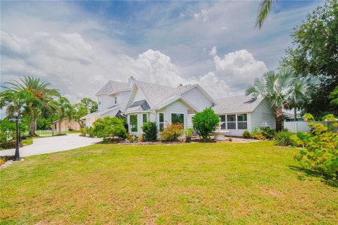 House in Lehigh Acres, Florida 3 bedrooms, 252.79 sq.m. № 1823101 - photo 25