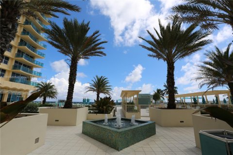 Condo in Hollywood, Florida, 1 bedroom  № 1604613 - photo 23