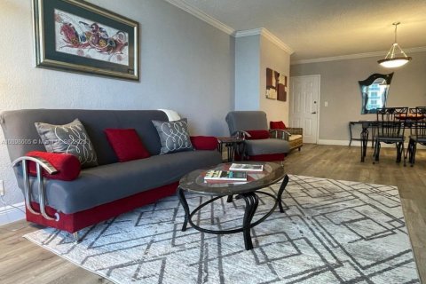 Condo in Hollywood, Florida, 1 bedroom  № 1604613 - photo 19