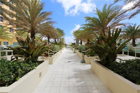 Condo in Hollywood, Florida, 1 bedroom  № 1604613 - photo 24
