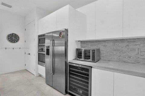 Купить виллу или дом в Дорал, Флорида 5 спален, 336.68м2, № 1957973 - фото 14