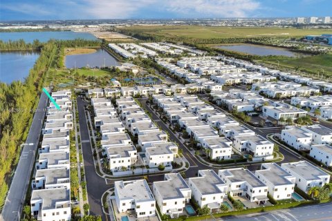 Купить виллу или дом в Дорал, Флорида 5 спален, 336.68м2, № 1957973 - фото 3