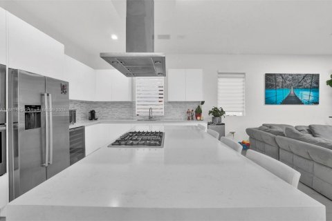 Купить виллу или дом в Дорал, Флорида 5 спален, 336.68м2, № 1957973 - фото 15