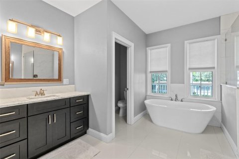 House in Maitland, Florida 3 bedrooms, 228.91 sq.m. № 2393539 - photo 17