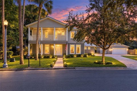 House in Maitland, Florida 3 bedrooms, 228.91 sq.m. № 2393539