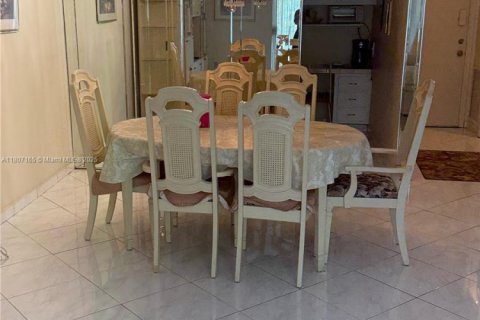 Condominio en venta en Miami, Florida, 2 dormitorios, 89.19 m2 № 1865272 - foto 3