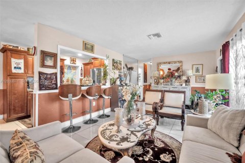 Villa ou maison à vendre à Lauderhill, Floride: 4 chambres, 168.52 m2 № 2264826 - photo 2