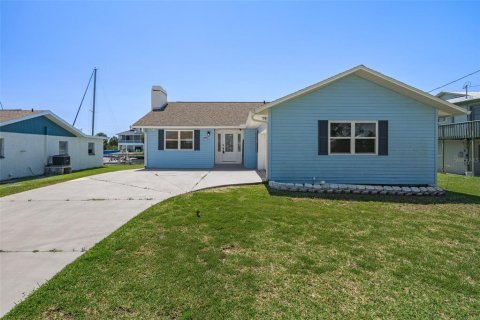 Villa ou maison à vendre à Hernando Beach, Floride: 2 chambres, 113.34 m2 № 1733990 - photo 2
