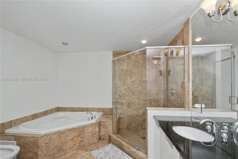 Copropriété à vendre à Miami, Floride: 2 chambres № 2066498 - photo 14