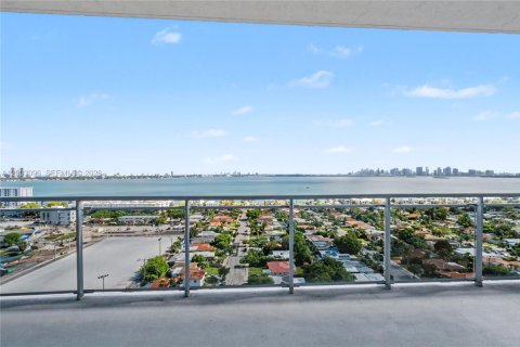 Copropriété à vendre à Miami, Floride: 2 chambres № 2066498 - photo 1