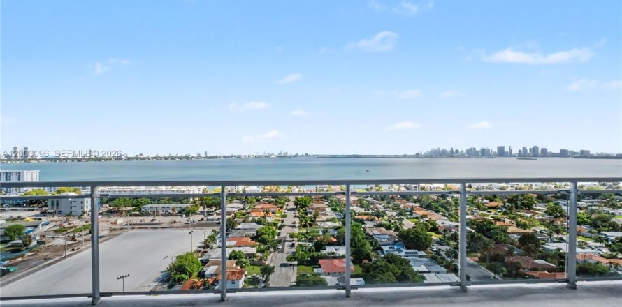 Condo à Miami, Floride, 2 chambres  № 2066498