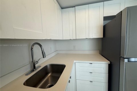 Снять в аренду кондоминиум в Майами-Бич, Флорида 1 спальня, 280.94м2, № 1964979 - фото 9