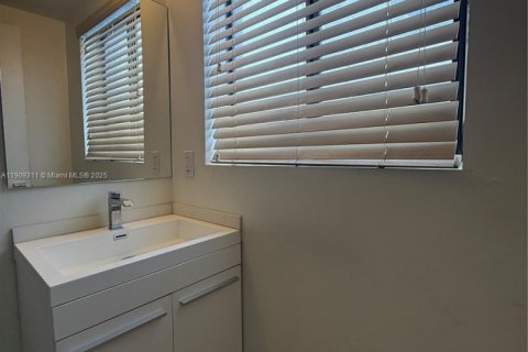 Снять в аренду кондоминиум в Майами-Бич, Флорида 1 спальня, 280.94м2, № 1964979 - фото 18