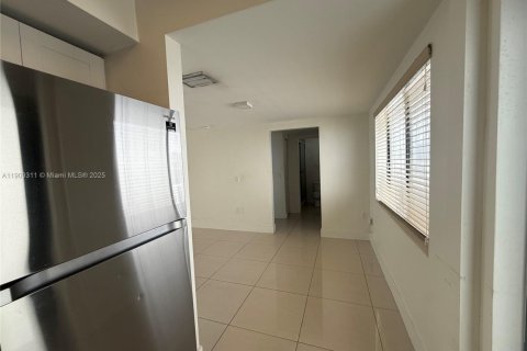 Снять в аренду кондоминиум в Майами-Бич, Флорида 1 спальня, 280.94м2, № 1964979 - фото 11