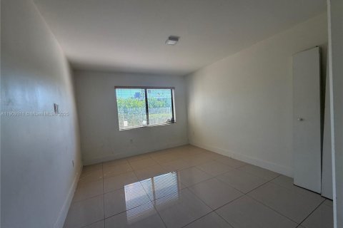 Снять в аренду кондоминиум в Майами-Бич, Флорида 1 спальня, 280.94м2, № 1964979 - фото 15