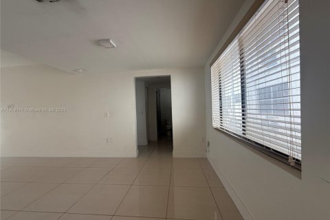 Снять в аренду кондоминиум в Майами-Бич, Флорида 1 спальня, 280.94м2, № 1964979 - фото 5