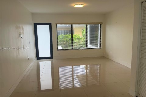 Снять в аренду кондоминиум в Майами-Бич, Флорида 1 спальня, 280.94м2, № 1964979 - фото 4