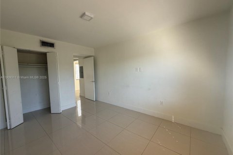 Снять в аренду кондоминиум в Майами-Бич, Флорида 1 спальня, 280.94м2, № 1964979 - фото 16