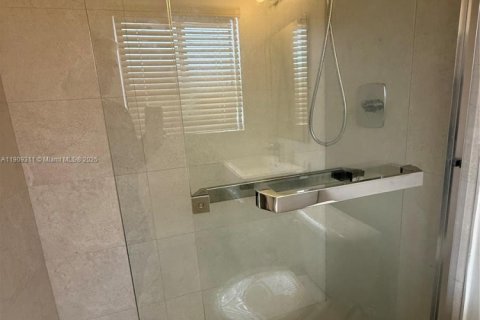 Снять в аренду кондоминиум в Майами-Бич, Флорида 1 спальня, 280.94м2, № 1964979 - фото 19