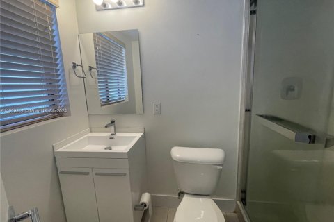 Снять в аренду кондоминиум в Майами-Бич, Флорида 1 спальня, 280.94м2, № 1964979 - фото 17