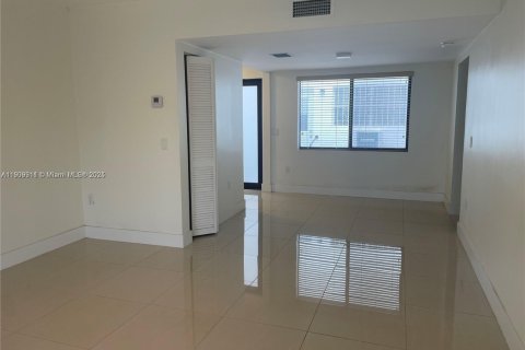 Снять в аренду кондоминиум в Майами-Бич, Флорида 1 спальня, 280.94м2, № 1964979 - фото 6