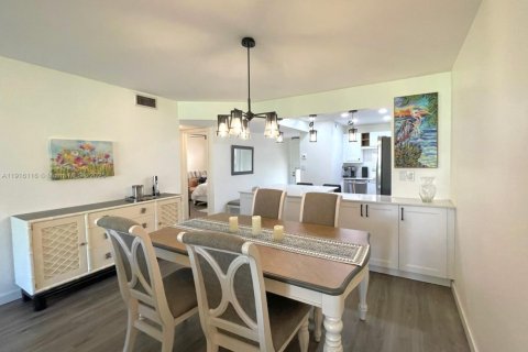 Condo in Pembroke Pines, Florida, 2 bedrooms № 1972753 - photo 13