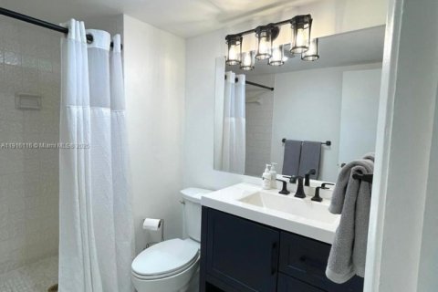 Condo in Pembroke Pines, Florida, 2 bedrooms № 1972753 - photo 19