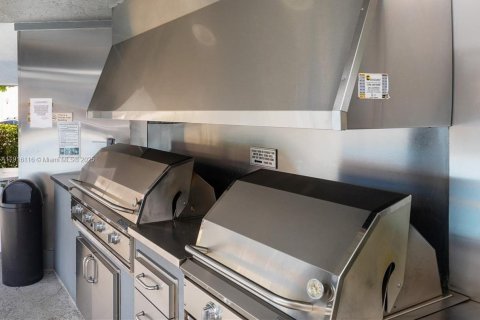 Condo in Pembroke Pines, Florida, 2 bedrooms № 1972753 - photo 29