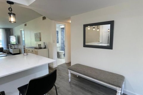 Condo in Pembroke Pines, Florida, 2 bedrooms № 1972753 - photo 7