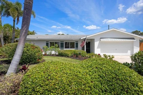 House in Sarasota, Florida 4 bedrooms, 177.44 sq.m. № 1609253 - photo 4